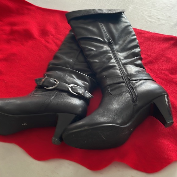 Beautiful Black, slouch dress boots. Size 8B - Picture 2 of 7